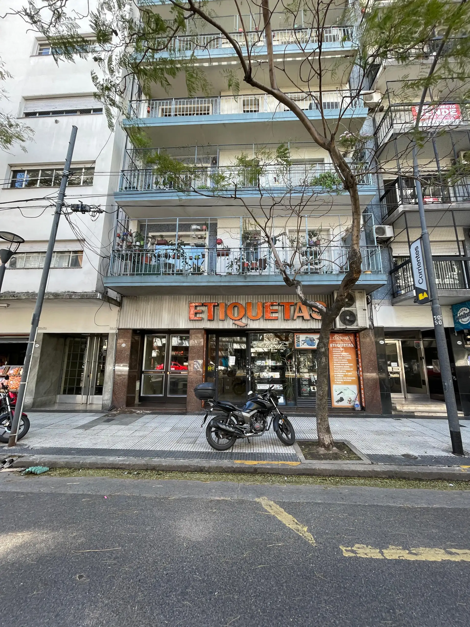 LOCAL COMERCIAL EN VENTA, EXCELENTE UBICACION, APTO GASTRONOMIA