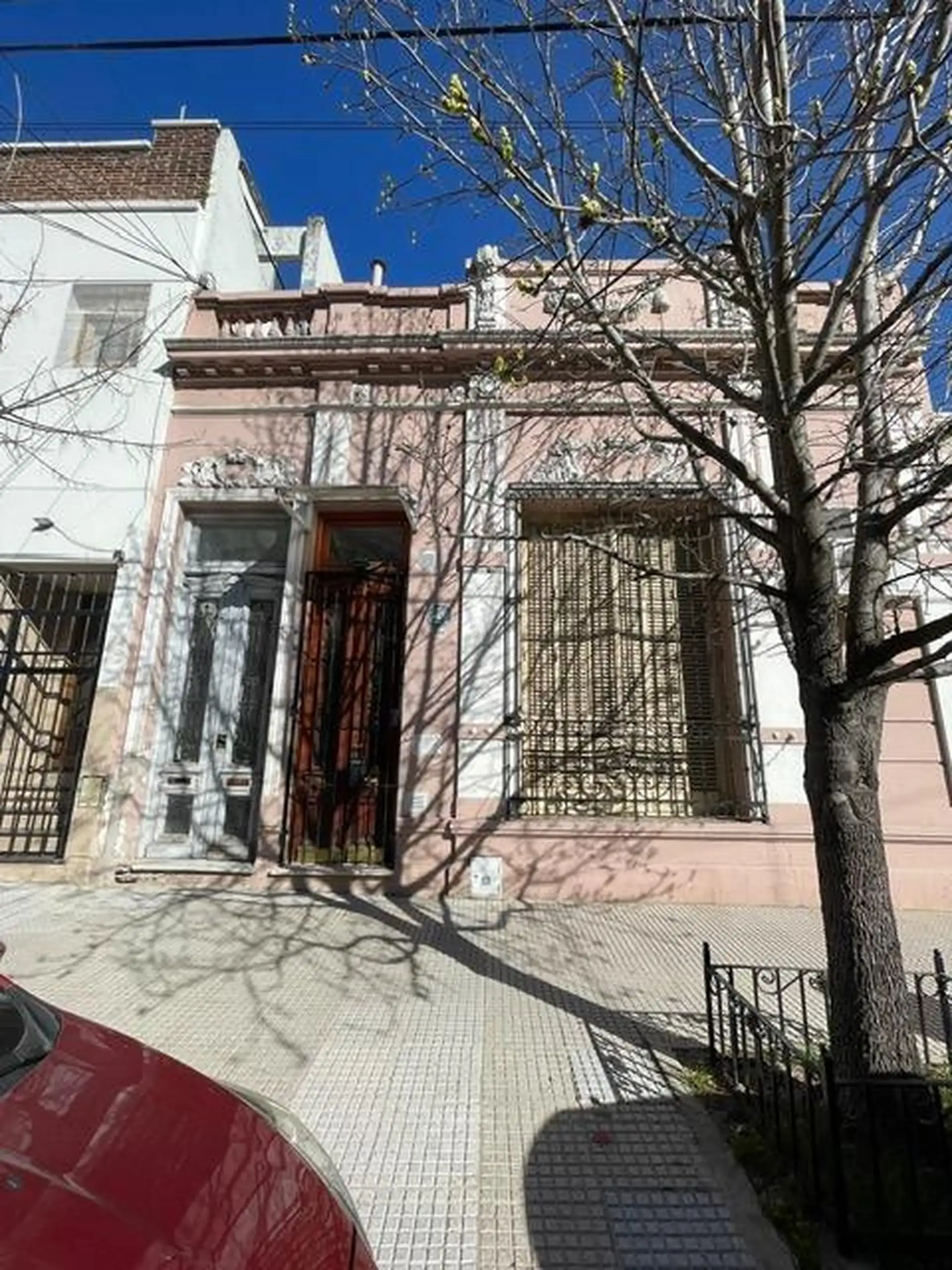 Luminoso PH /departamento tipo casa/ ubicado en la calle Querandies.