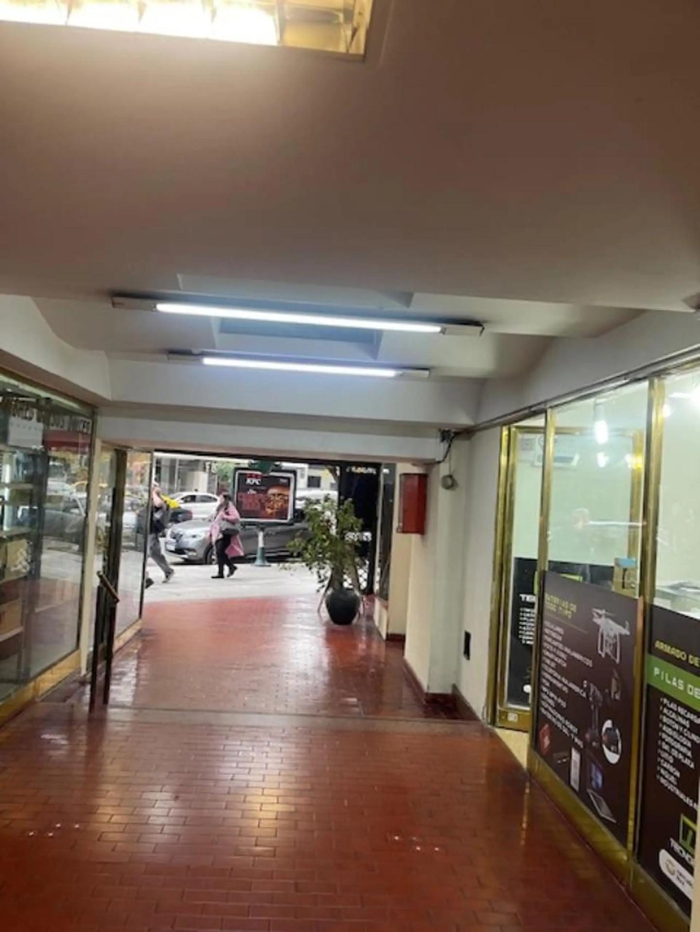  LOCAL EN GALERIA KINERET - Av. Rivadavia | Cerca de Entrada | Con A/A